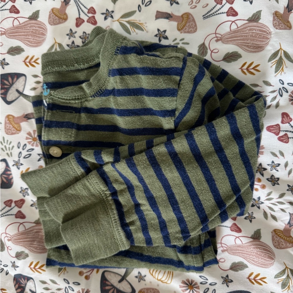 Shorts & Tops bundle - Picture 3 of 8